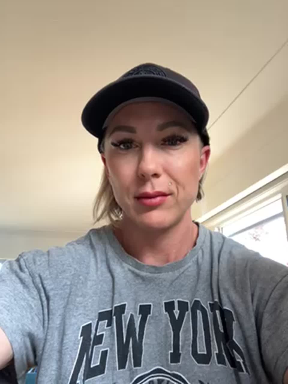 Still image out of testimonial from Rebekaah Gains