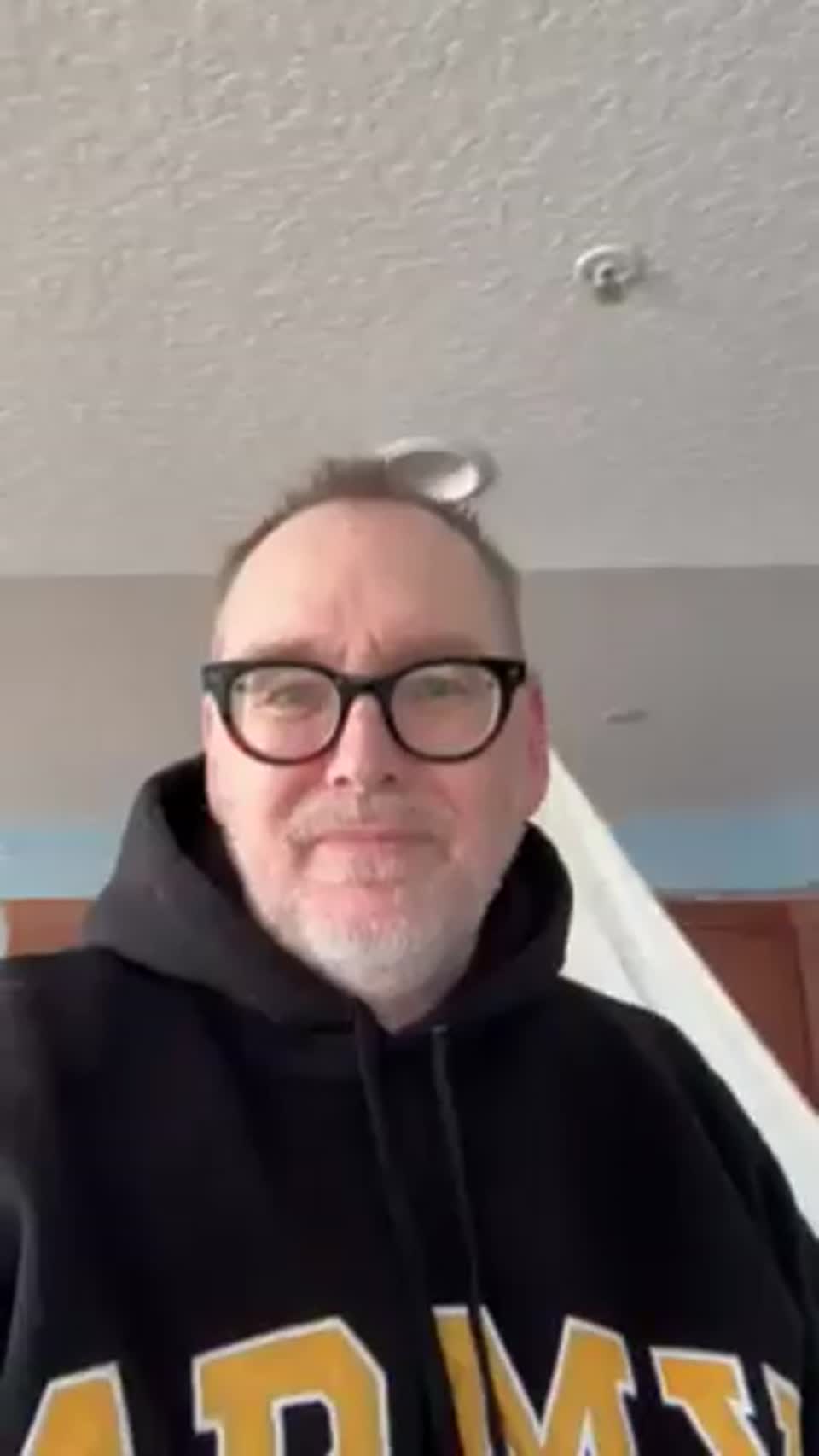 Still image out of testimonial from Todd