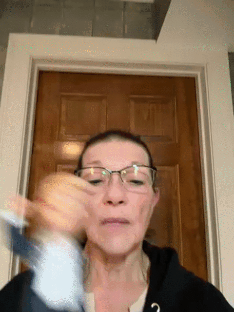 Animated image out of testimonial from Kristi Heath