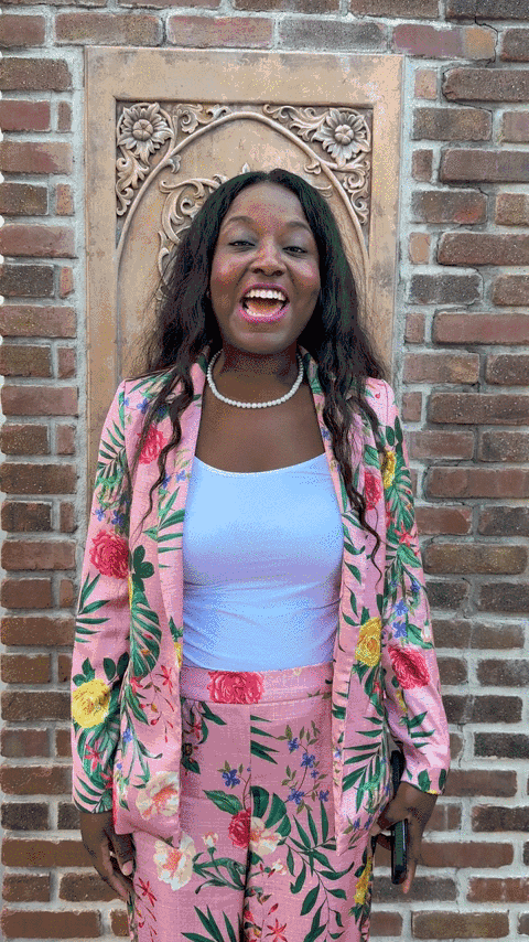 Animated image out of testimonial from Adrian Robbins