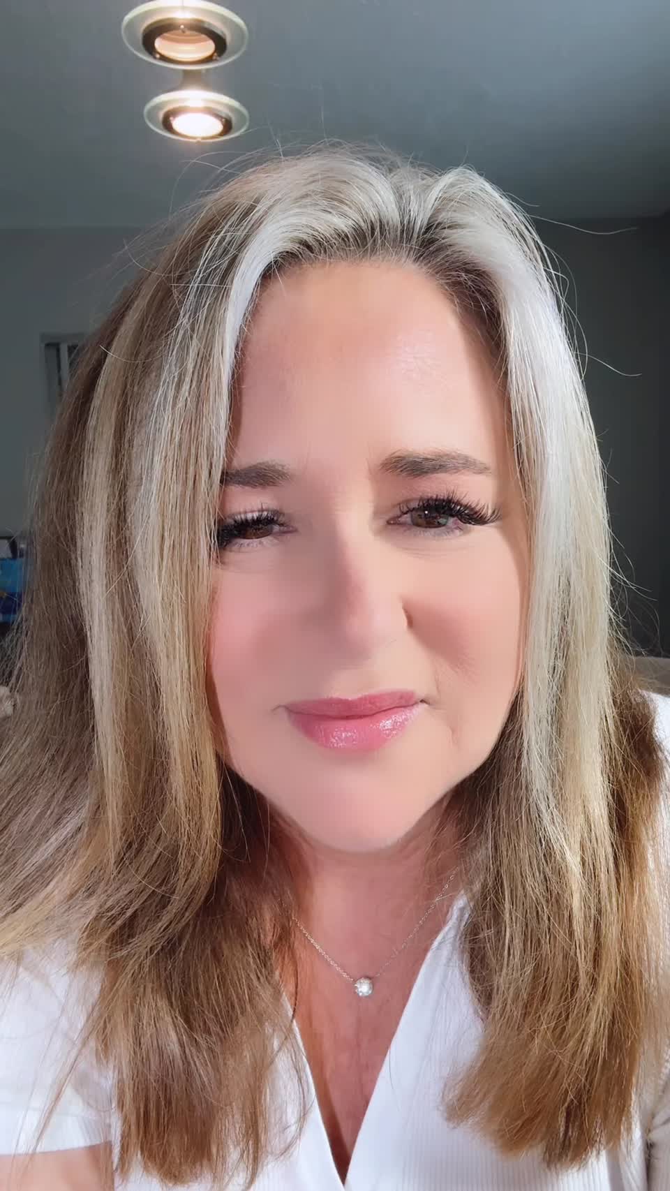 Still image out of testimonial from Renee Landes