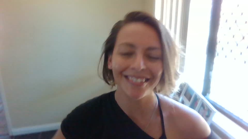 Still image out of testimonial from Emma