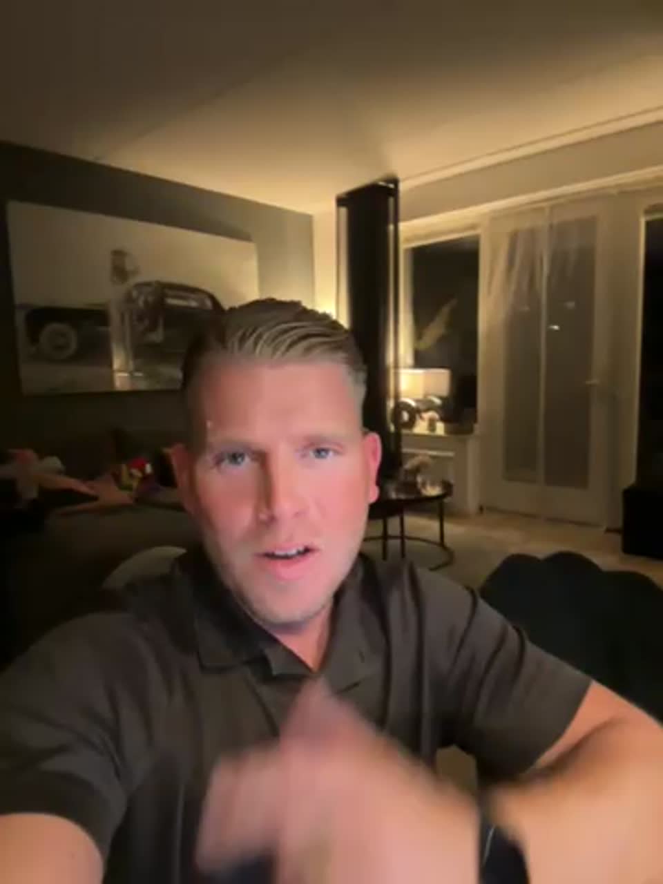 Still image out of testimonial from Erik schoppema