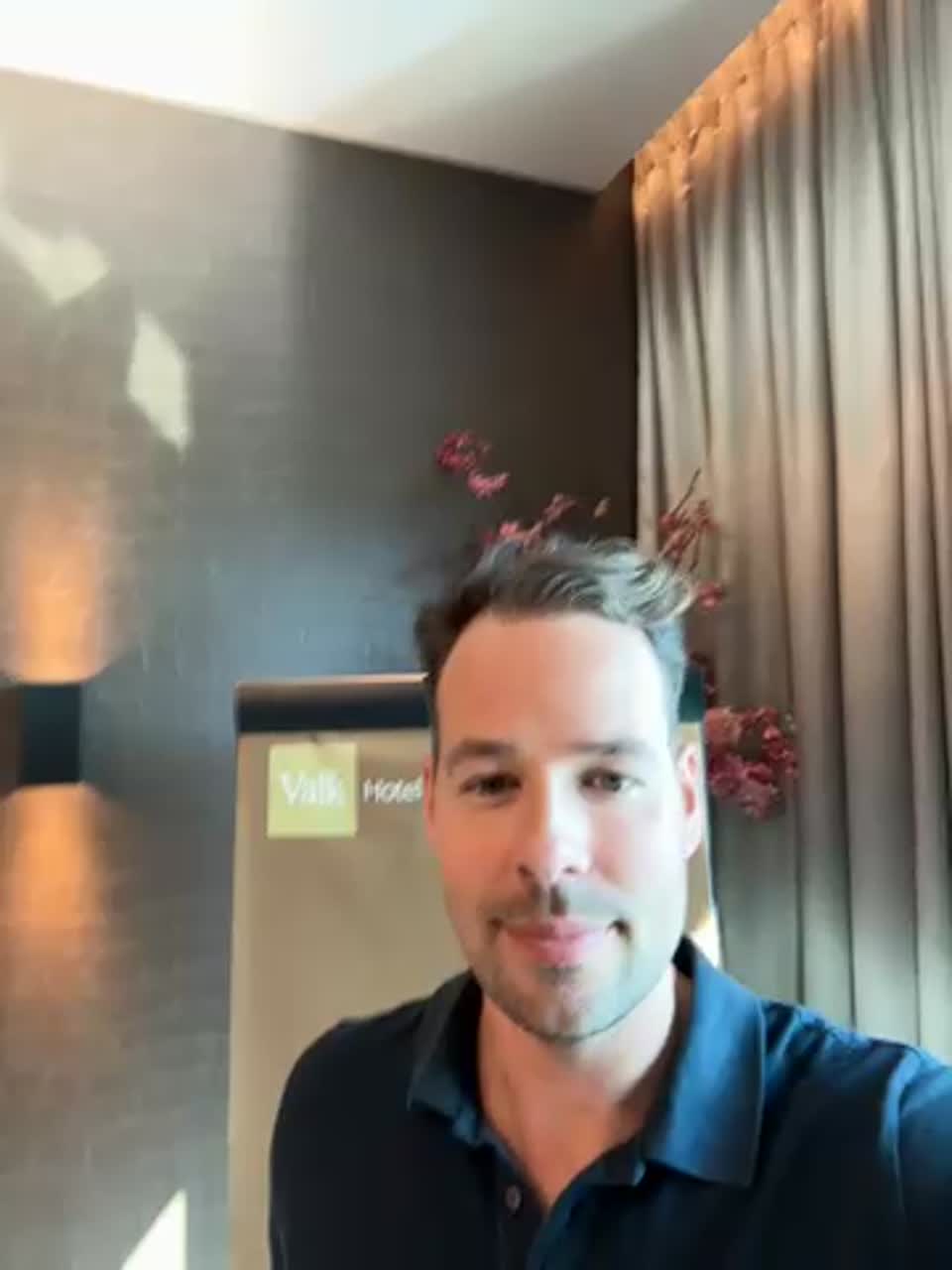 Still image out of testimonial from Robert Wohl